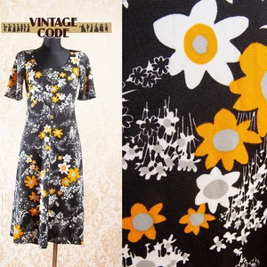 70s vtg Mod Hippie Scoop Neck dress / Black White Orange Fitted short sleeve Simple Day dress / size Small to Medium