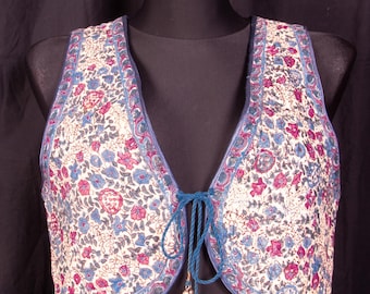Vintage 70s Indian Quilted Cotton Vest / Hand Block Print Tie Front Crop Waistcoat  / S