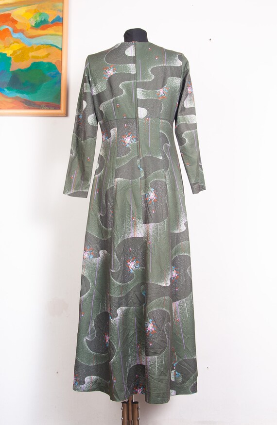 Green floral 70s maxi dress /  Heart shaped neckl… - image 3