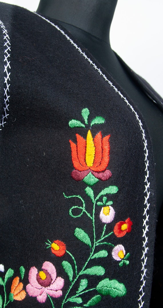 Hungarian hand embroidered Black floral vest / Ma… - image 9