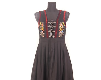Vestido Festdrakt noruego para mujer / Negro bordado estilo Bunad noruego / Talla pequeña
