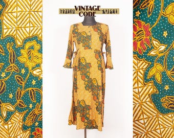 Vintage Batik Maxi Dress 90s Indonesian Floral Print / Adjustable  Waist Mustard Yellow / L XL