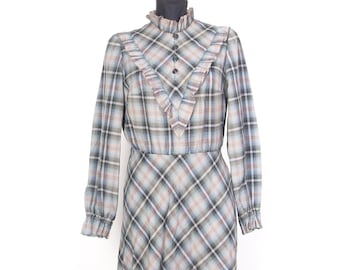 Vintage 70er Jahre Kariertes Prairie Kleid, Rüschen Kragen, Grösse S bis Mittel