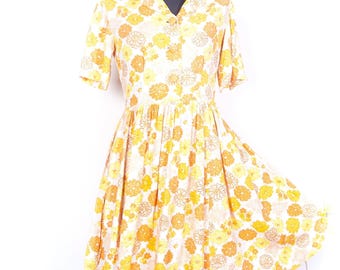 1950s Floral Cotton Day Dress: Vintage Shirtwaist, Size Medium