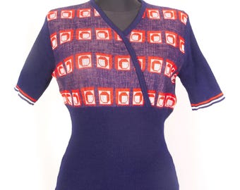 Vintage 70er Jahre Mod Geometric Knit Wrap Top – Navy Rotes Acryl V-Neck Shirt