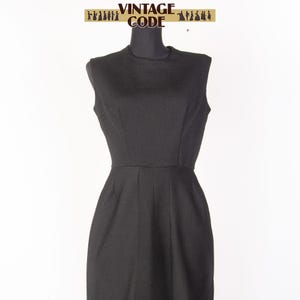 Vtg black short sleeveless dress / Little black dress Cocktail party dress  / size Small to Medium