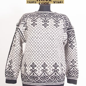Black White Pure new wool Nordic sweater / Unisex sweater  / Nordic Norway  hand knitted sweater / size Small to Medium