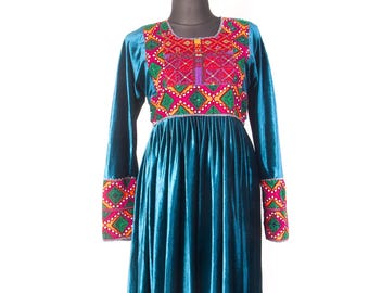 Vintage Afghan Samtkleid 1970er 1980er Jahre Besticktes Maxikleid / Gr. Large