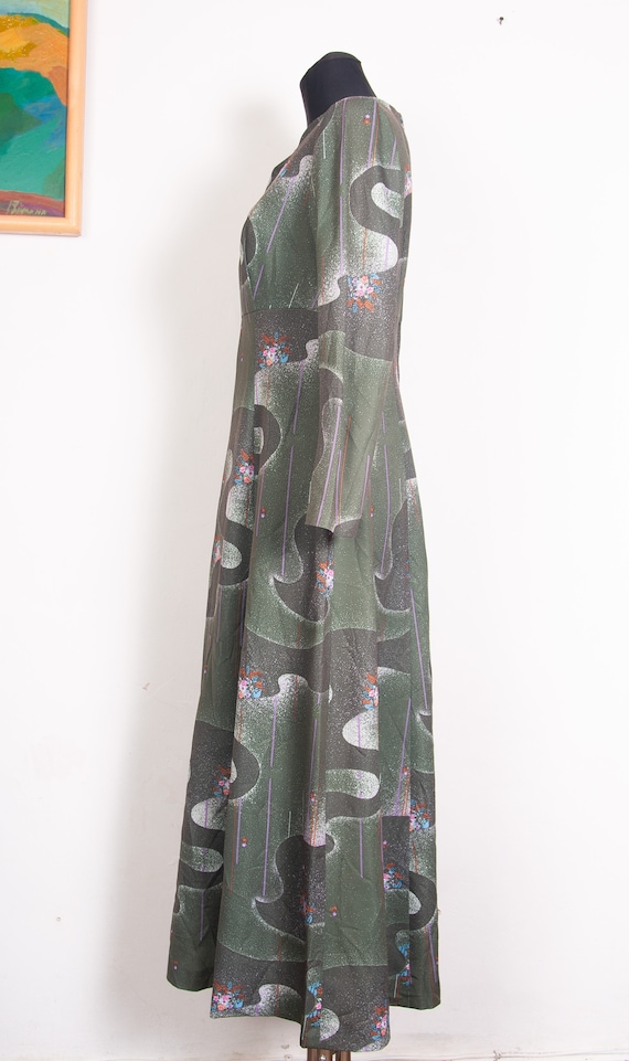Green floral 70s maxi dress /  Heart shaped neckl… - image 2