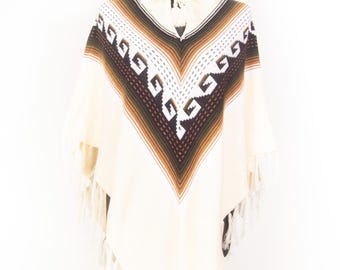 Vintage Andean Fringed Poncho / 70s Hippie Boho Blanket Cape / Ecuadorian Colombian Knit / Free Size