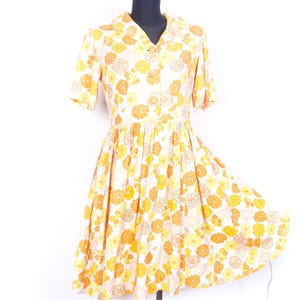 50er Jahre Floral Baumwollkleid / 50er Sommertag Kleid / V Ausschnitt Kragen Shirtwaist Kleid mit kurzen Ärmeln / Gr.M