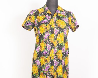 Vestido floral vintage estilo mod dos anos 70 / Estampa botânica roxa e amarela com gola pontudo / Tamanho Grande
