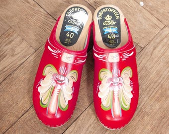 70s Swedish Red Leather Clogs Torpatofeln Hand Painted Wooden Shoes / EU40 / UK7 / US9