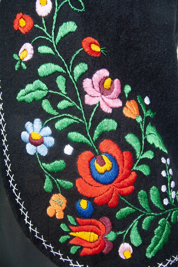 Hungarian hand embroidered Black floral vest / Ma… - image 7