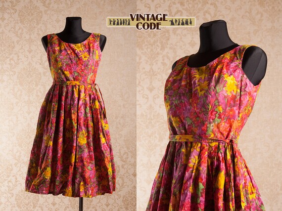 Vintage 1950s 1960 Tropical Hawaiian Print Cotton