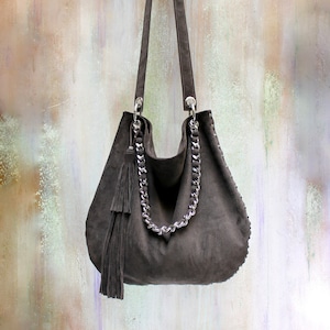 Bolso bandolera de piel, bolso marrón con tachuelas. Hecho en Italia.