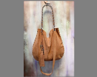 sac hobo bandoulière épaule en cuir avec clous et breloques, Made in Italy