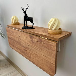 Opklapbare grenenhouten tafel met planken voor wandmontage, ruimtebesparend Murphy-bureau, opklapbare studeer-/eettafel