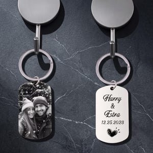 Custom NFC Photo Keychain – Personalized Pet, Couple, or Family Image Engraving