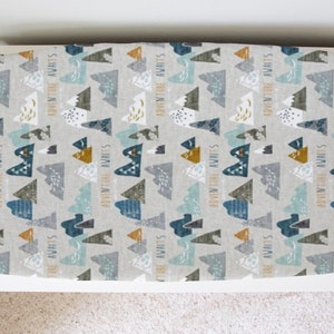 Adventure Mountain Changing Pad Cover - 3 options de couleur