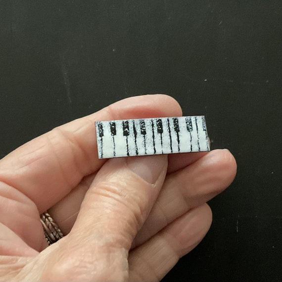 Vintage Enamel Piano Keys Pin/ Brooch, Black & Wh… - image 2