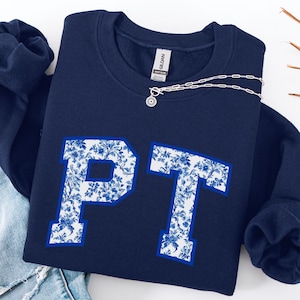 Sudadera PT, sudadera de fisioterapia Toile, regalo de fisioterapeuta con letras universitarias de Toile, regalo para estudiante de DPT con cuello redondo, regalo de graduación de DPT
