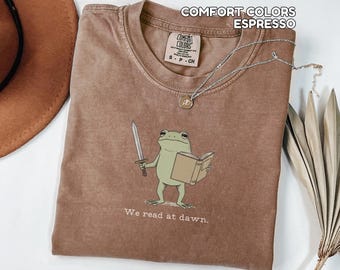 Bookish Funny Frog Reading Shirt Weirdcore Funny Frog Sweatshirt Weird English Teacher Shirt Adult Librarian Shirt for Frog Lover Gift