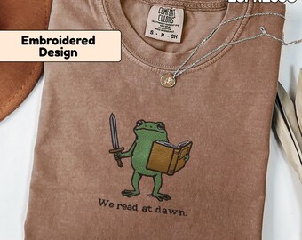 Embroidered Bookish Funny Frog Reading Shirt Weirdcore Funny Frog Sweatshirt Weird English Teacher Shirt Librarian Shirt for Frog Lover Gift