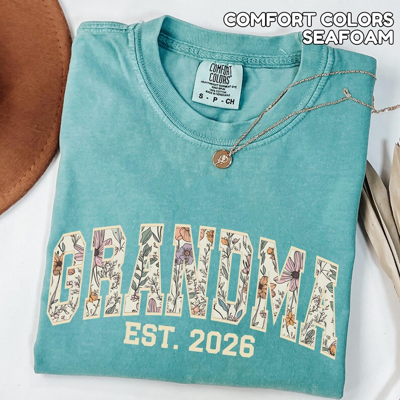 Custom Comfort Colors Floral Grandma Shirt Promoted to Grandma Established 2026 Mothers Day Gift Pregnancy Announcement to Grandparents bild 10