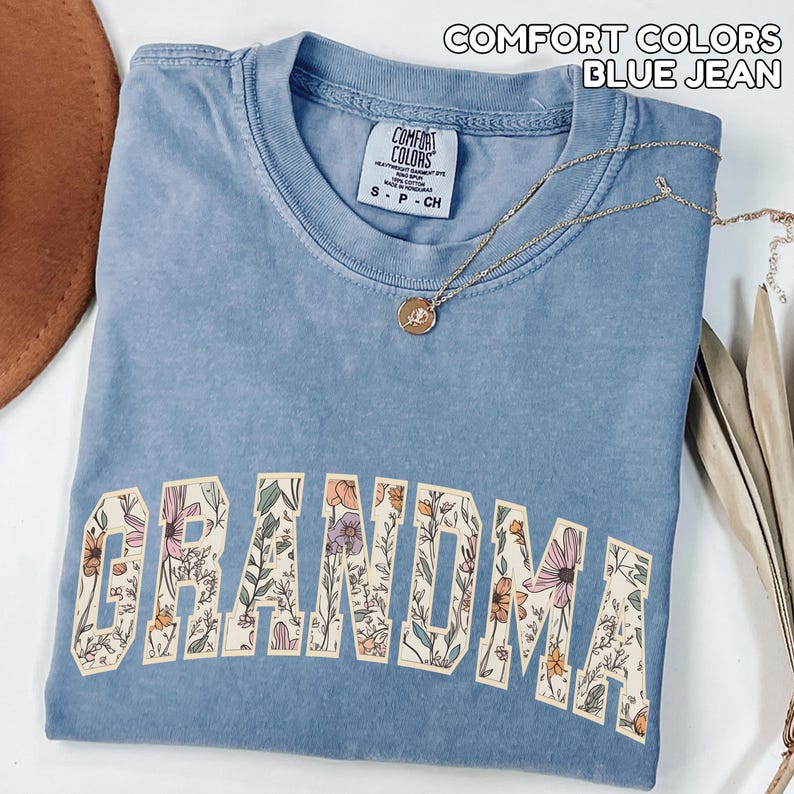 Custom Comfort Colors Floral Grandma Shirt Promoted to Grandma Established 2026 Mothers Day Gift Pregnancy Announcement to Grandparents bild 6