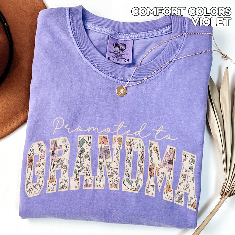 Custom Comfort Colors Floral Grandma Shirt Promoted to Grandma Established 2026 Mothers Day Gift Pregnancy Announcement to Grandparents bild 7