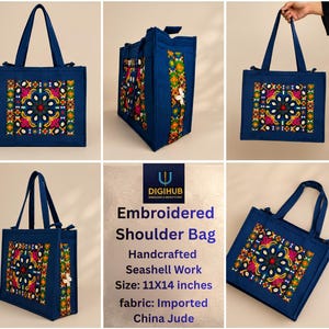 Könnte beinhalten: Eine marineblaue Umhängetasche mit den Maßen 11x14 Zoll, verziert mit aufwendigen, mehrfarbigen Stickereien und Muschelakzenten. Die Tasche hat zwei Tragegriffe, einen Reißverschluss und eine rechteckige Form aus importiertem China-Jute.