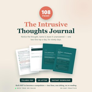 Op de afbeelding: Het Intrusive Thoughts Journal, een gids van 108 pagina's met dagelijkse oefeningen. De omslag toont de titel en ondertitel, terwijl de binnenpagina's gestructureerde lay-outs voor dagelijkse oefening tonen. Bevat Fillable PDF, US Letter en Instant Download.