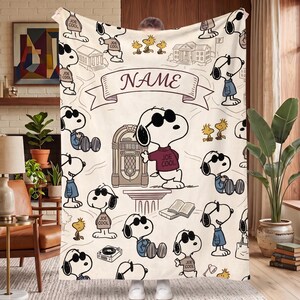 Couverture Snoopy Joe personnalisée avec nom, style vintage, motif BD, couverture chien lunettes de soleil rétro, cadeau d'anniversaire enfant, couverture douillette pour les voyages.