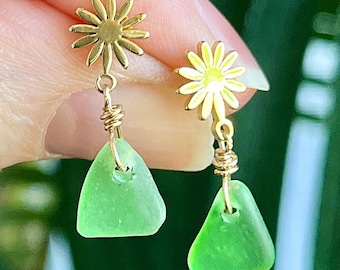 Kelly Green Sea Glass Daisy Earrings