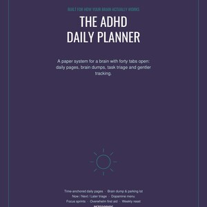 Könnte beinhalten: Ein dunkelvioletter Planer-Einband mit weißem Text: BUILT FOR HOW YOUR BRAIN ACTUALLY WORKS, THE ADHD DAILY PLANNER, A paper system for a brain with forty tabs open: daily pages, brain dumps, task triage and gentler tracking. PETESCRIBE.