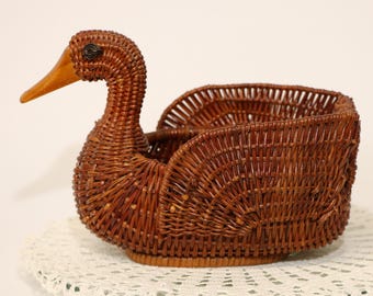 Vintage Wicker Duck Basket Woven Rattan Duck Shaped Bowl Rustic Cabin Decor