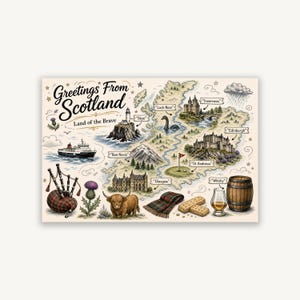 Pode incluir: Uma impressão decorativa intitulada Greetings From Scotland Land of the Brave com um mapa ilustrado da Escócia com marcos como Loch Ness, Ben Nevis e Edimburgo, ao lado de ícones de gaitas de foles, uma vaca das Highlands e um barril de whisky.