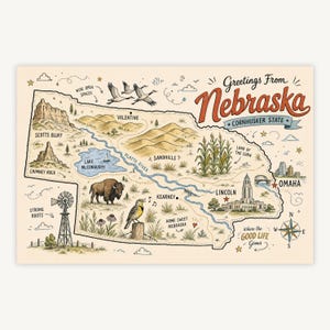 Peut inclure: Une impression cartographique décorative du Nebraska illustrant Scotts Bluff, Chimney Rock, le lac McConaughy, la rivière Platte, du maïs, un bison, une sturnelle, un moulin à vent et le capitole. Le texte indique Greetings From Nebraska.