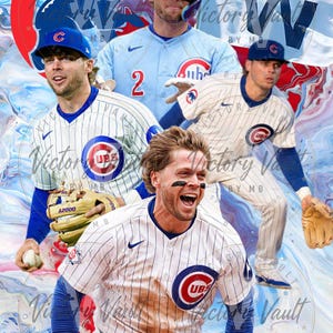 Puede incluir: Un collage que presenta varias imágenes de un jugador de béisbol con el uniforme de los Chicago Cubs, incluyendo camisetas a rayas y una camiseta azul claro, con una bandera W azul y blanca, un logo de oso y un fondo de pintura arremolinada.