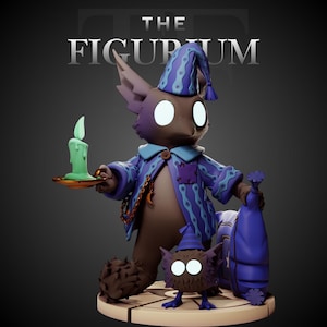 Op de afbeelding: Een bruin wezenfiguurtje met een blauwe gestreepte slaapmuts en bijpassende pyjama, dat een groene kaars op een gouden bordje vasthoudt. Een kleiner wezen staat ervoor en een blauw kussen ligt aan de zijkant. Tekst luidt: THE FIGURIUM.