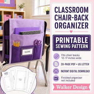 Peut inclure: Un organisateur de dossier de chaise de classe en tissu violet clair et violet foncé avec plusieurs poches contenant des crayons, un carnet et des ciseaux. Le texte indique CLASSROOM CHAIR-BACK ORGANIZER, PRINTABLE SEWING PATTERN et Walker Design.