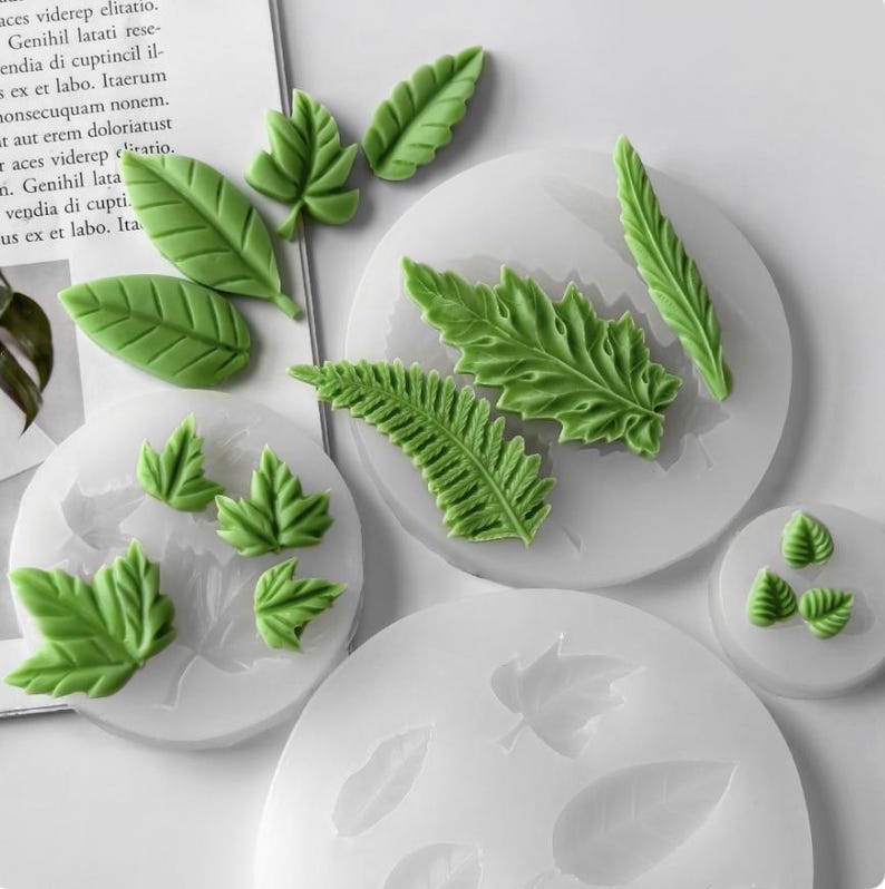 ALT 1: Leaf silicone mold with realistic leaf vein details for cake decorating, fondant, candles, aroma stones, and resin crafts.
ALT 2: Food-grade leaf silicone mold suitable for fondant, chocolate, handmade soaps, epoxy resin, Jesmonite, and DIY craft projects.
ALT 3: Reusable leaf mold for creating realistic botanical decorations, cake toppers, handmade candles, and aroma stones.