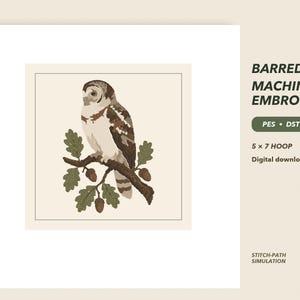Può includere: Un disegno digitale per ricamo a macchina raffigurante un allocco barrato appollaiato su un ramo di quercia con foglie e ghiande. Il testo recita BARRED OWL MACHINE EMBROIDERY, PES, DST, 5 x 7 HOOP, Digital download, STITCH-PATH SIMULATION.