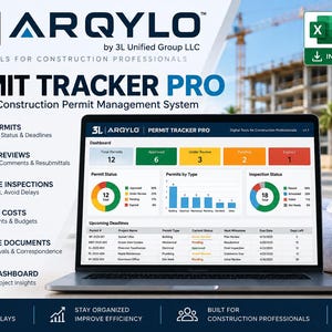 Puede incluir: Un portátil que muestra el panel de control de la plantilla de Excel Permit Tracker Pro para profesionales de la construcción. La pantalla muestra gráficos de estado, plazos y datos. Un casco blanco y planos enrollados están al lado.