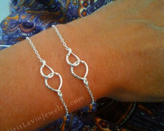 mom and daughter friendship bracelets