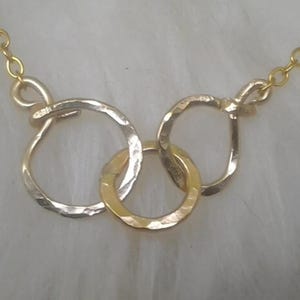 3 Generations Necklace, 3 Circle necklace  For grandma  mom  daughter wife, 3 sisters necklace,  3 circle necklace, mom jewelry gift
