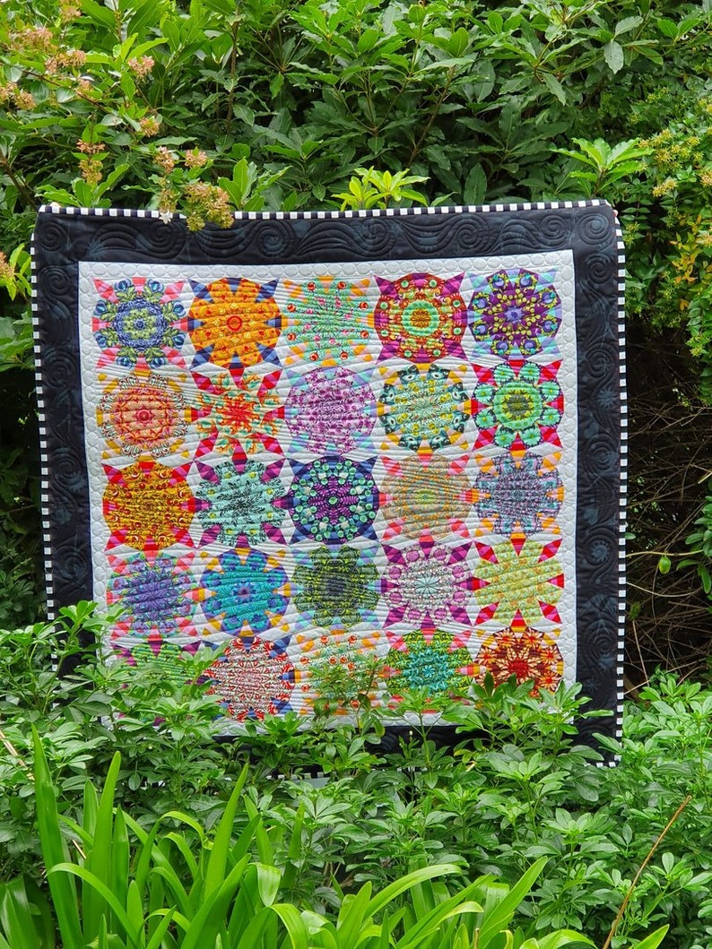 GRAND Paddle Wheel Quilt by Sharon Burgess Lillabelle Lane Etsy