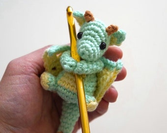 Daiyu de Draak Gehaakt PDF-patroon · Amigurumi Chinese Draak Pocket Mini Fantasy Mythisch Dier Gratis haakpatroon Video-tutorial