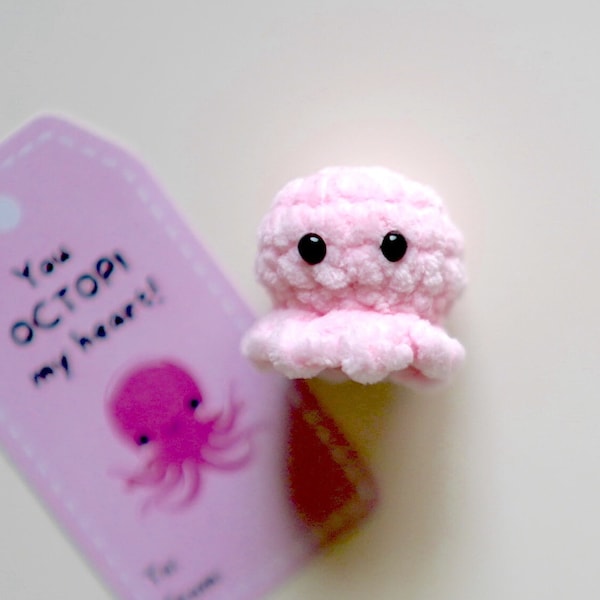 10-minute Baby Octopus Amigurumi Crochet Pattern + Free Valentine's Day Gift Tags Printable · DIY Beginner Yarn no-sew gift yarn class vday